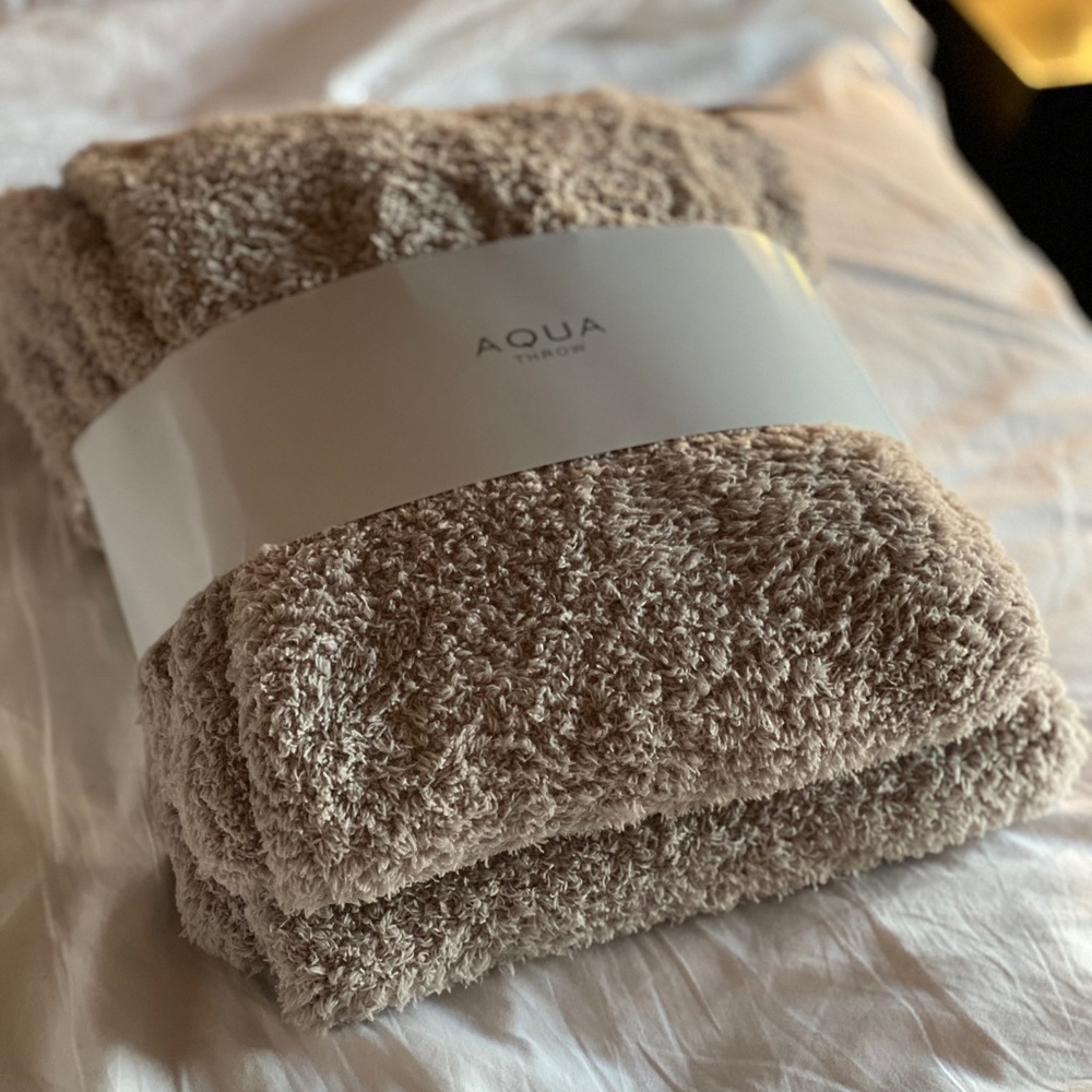 NEW! Bloomingdale’s 100% Exclusive Cozy Throw